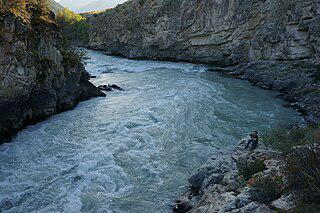 Место для отдыха можно найти даже посреди бурлящего потока на горной реке. Фото 2 