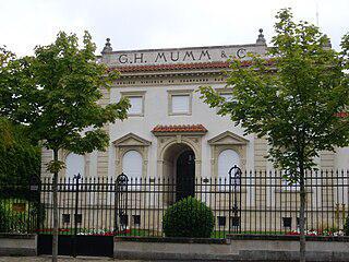 Начиная с XXI века брызги на подиуме «Формулы-1» принадлежат шампанскому Mumm. Фото 2 