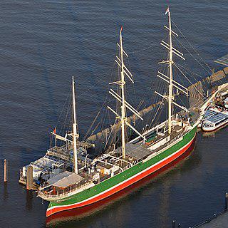 Парусник (на илл.) из Гамбурга вернулся в родную гавань почти через 70 лет после отплытия. Фото 2 