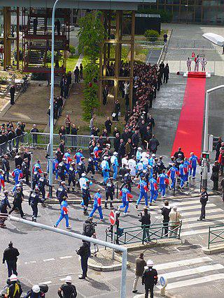 Первая кругосветная эстафета олимпийского огня неожиданно оказалась предпоследней. Фото 1 