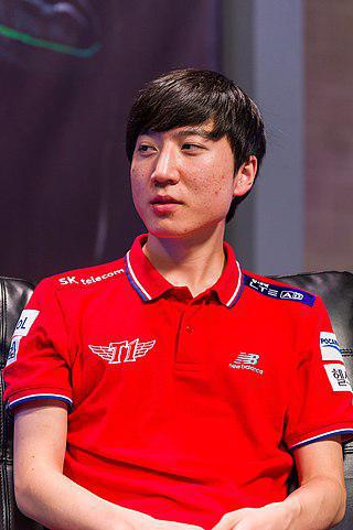 По мнению аналитика, заработавший $700 000 призовых киберспортсмен с инновационным никнеймом играет стандартно. Фото 1 