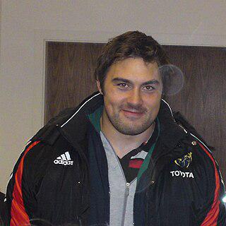 Регбист-богатырь (на илл.) мог «одной левой» свалить противника, но ушёл из спорта из-за многочисленных травм: спины, плеча, ног и паха. Фото 1 