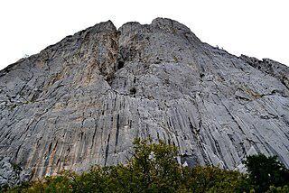Рядом с горой Морчекой расположился её зуб. Фото 1 