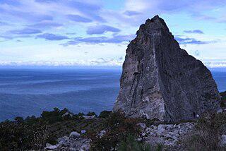 Рядом с горой Морчекой расположился её зуб. Фото 2 