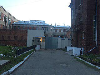 С этим лозунгом во Франции маршируют на площадь Республики, а в России — в ИВС. Фото 3 