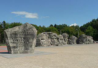 Скульптуры советских воинов в Комсомольске-на-Амуре сравнивали с гигантами острова Пасхи. Фото 2 