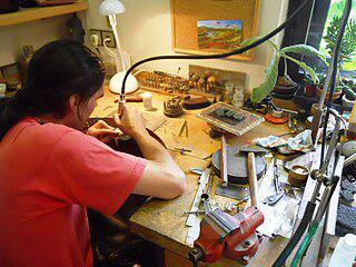 Среди изделий бельгийских ювелиров есть теннисные ракетки размером с настоящие. Фото 1 