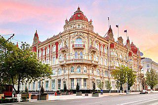 Торговец обувью приучил ростовчан торжественно сажать деревья. Фото 1 