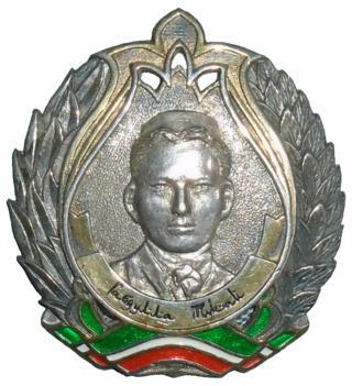 Трижды лауреат государственных премий и сам занимается созданием наград. Фото 1 