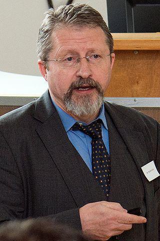 Участники «поющей революции» посадили своего соратника. Фото 2 