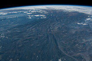 В китайской провинции Юньнань некогда были распространены висячие гробы. Фото 2 