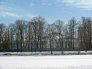 В петроградском дворце (на илл.) гобелены Рубенса сменило изображение вождя революции. Фото 1 