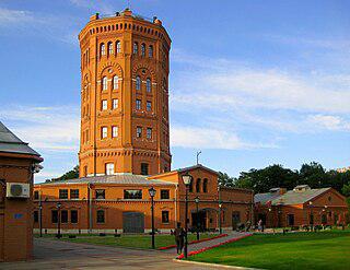 Вода из башни, считаемой некоторыми градостроительной ошибкой (на илл.), освящалась при царе. Фото 3 