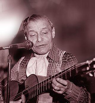 Алёша Дмитриевич, известный цыганский певец и музыкант, начал петь только в возрасте около 50 лет, а до того был известен как танцор и акробат. Фото 1 