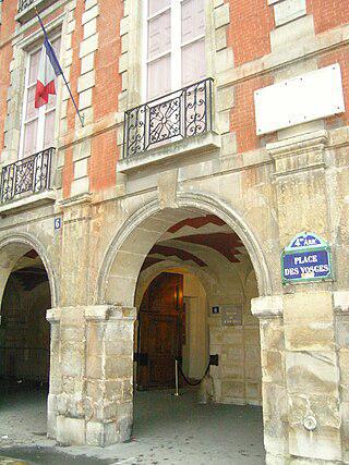 Автор «Трёх мушкетёров» поселил миледи в доме своего друга Виктора Гюго, в котором сейчас находится дом-музей писателя. Фото 4 