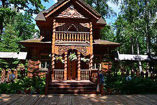 Белорусский Дед Мороз и Снегурочка проживают в поместье в Беловежской пуще (на илл.). Фото 2 