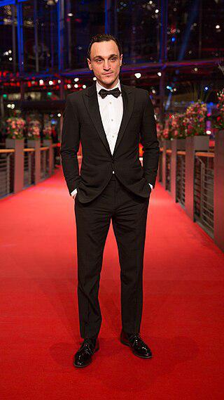 Для съёмок фильма о бывшем узнике концлагеря режиссёр выбрал настоящую тюрьму, а исполнитель главной роли похудел на 12&nbsp;кг. Фото 1 