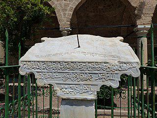 Для средневековой китайской обсерватории (на илл.) построили гномон почти десятиметровой высоты. Фото 1 