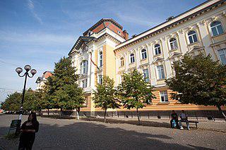 Дворец в Закарпатье приспособили под советский военный завод. Фото 1 