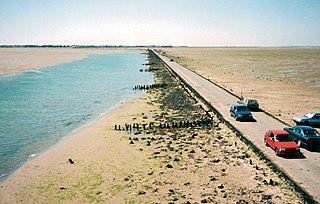 Французская дорога с тысячелетней историей проложена по дну залива. Фото 1 