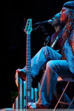 Группу «Большой палец ноги» основал безрукий гитарист. Фото 1 