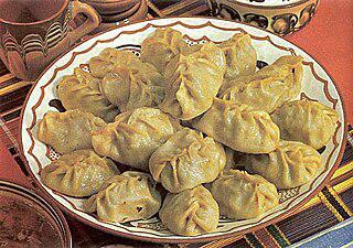 Китайскому полководцу Чжугэ Ляну приписывается изобретение мины, скоростного самострела, примитивного аэростата, а также близкого к мантам блюда баоцзы. Фото 4 