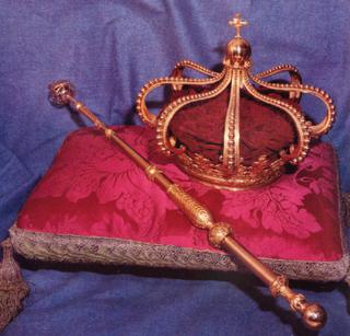 Несостоявшийся монарх жил за счёт распродажи сокровищ короны. Фото 1 