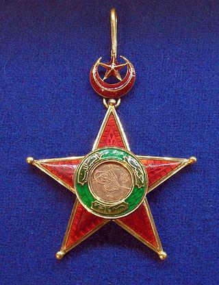 Переводчица (на илл.) «Демона» Лермонтова на турецкий язык была награждена османским орденом. Фото 2 