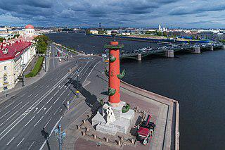 По проектам 1937 года памятник Пушкину на Васильевском острове должен был сравняться с Ростральными колоннами. Фото 2 