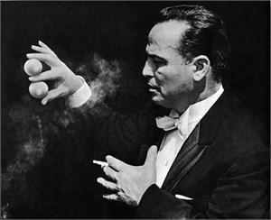 Провожая в последний путь фокусника, конферансье не удержался от шутки. Фото 1 