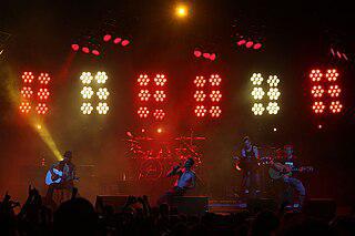 Рок-группы с женскими именами прославили американского продюсера. Фото 1 