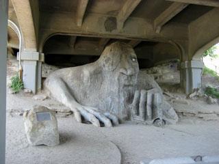 У сиэтлского тролля — глаз из колёсного колпака. Фото 1 