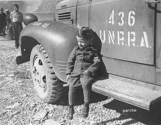 Узник Бухенвальда к моменту освобождения первую половину жизни провёл в гетто, а вторую — в концлагере. Фото 1 