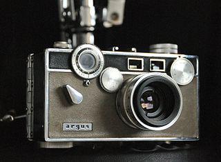 В 1945 году журнал «Fortune» положительно отзывался о «кирпиче» из бакелита. Фото 3 