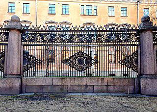 В последнем творении А. Н. Воронихина (на илл.) нет полностью повторяющихся элементов. Фото 1 