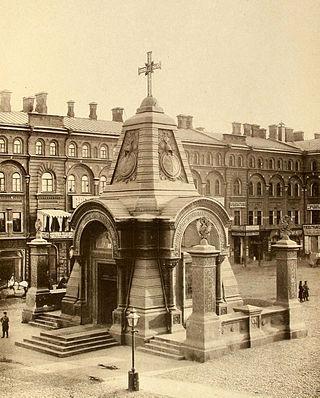 Вместо чугунной часовни, снесённой в советское время, Зураб Церетели хотел возвести на Манежной площади стеклянную пирамиду. Фото 3 