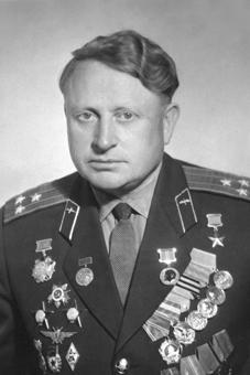 Брат и сестра стали военными лётчиками и Героями Советского Союза. Фото 3 