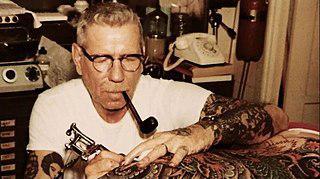 Гавайский татуировщик Моряк Джерри изобрёл иглу, относительно безболезненно вносящую пигмент в кожу. Фото 5 