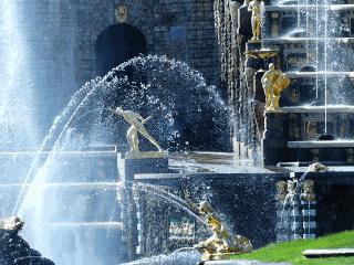 Карстовое озеро Шайтан, несмотря на диаметр всего 200 метров, известно более чем 20 плавающими островами и естественными фонтанами высотой до 10 метров. Фото 2 