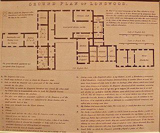 Когда Наполеон находился в ссылке, в качестве рабочего кабинета и приёмной он использовал бильярдную (на илл.). Фото 2 