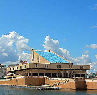 Механик, которого не приняли в консерваторию, пришёл к пению через театр. Фото 2 