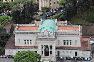 Один из немногих случаев использования главного (и единственного) вокзала государства связан с переносом праха. Фото 3 