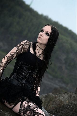 Одну из эпизодических ролей в фильме «Сумерки» исполнил музыкант-мусульманин, прозванный «королём готов». Фото 2 