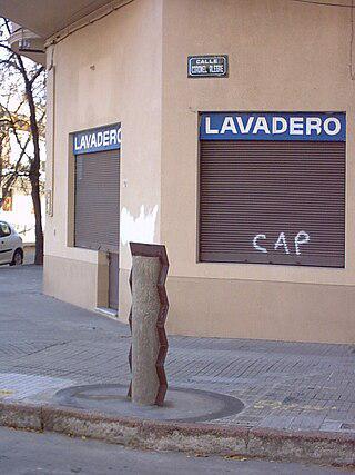 От стадиона, на котором проходил самый первый матч самого первого чемпионата мира по футболу ФИФА, не осталось ничего, кроме памятного знака. Фото 3 