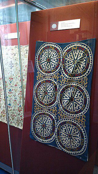 Первые исследователи приняли тканый оберег за наволочку. Фото 1 