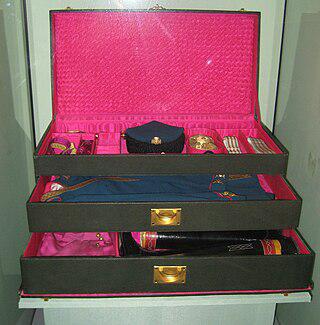 Почётными командирами (см. илл.) бывали и взрослые, и дети, и даже рыцарь-пингвин. Фото 1 