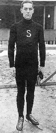 Семикратный чемпион Эстонии не прибыл на Олимпиаду, и флаг его страны нёс простой французский болельщик. Фото 2 