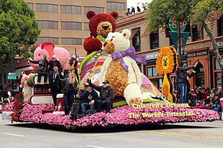 Старейшее вузовское соревнование по американскому футболу начиналось как дополнение к новогоднему параду. Фото 2 