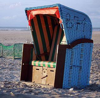 Уже 135 лет немцы отдыхают на пляже в корзине. Фото 1 