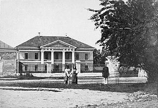 В императорском дворце в разное время размещалась больница, казарма, рабочий клуб и школа. Фото 1